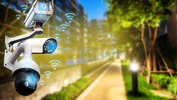 خدمة الأنظمة الأمنية 13 فريق عمل ينجز المشاريع